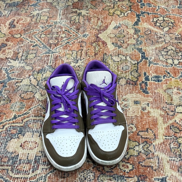 Jordan 1 Low Nike Men's White and Brown w with Purple Swoosh/Accents - Picture 3 of 8